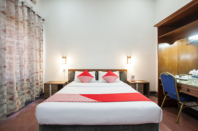 OYO 517 Hotel Arjuna Lawang