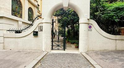 Vatican Holiday Junior