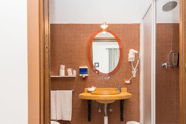 Eroom42 Guest House