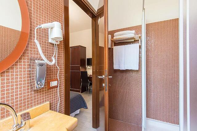 Eroom42 Guest House