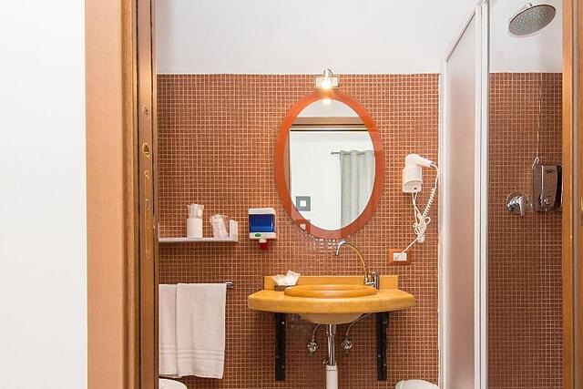 Eroom42 Guest House