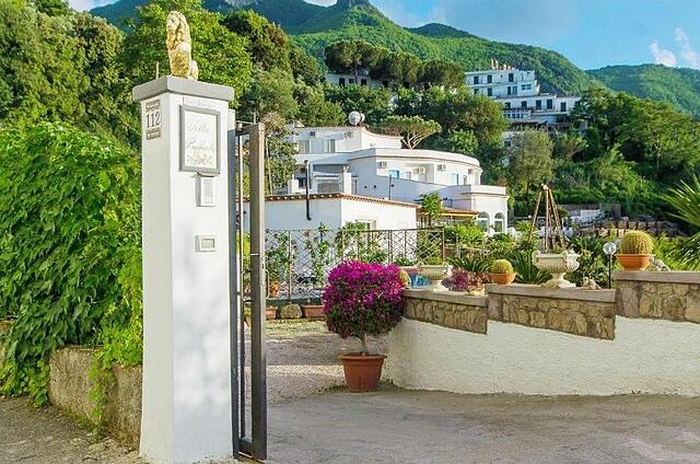 Villa Raffaela B B