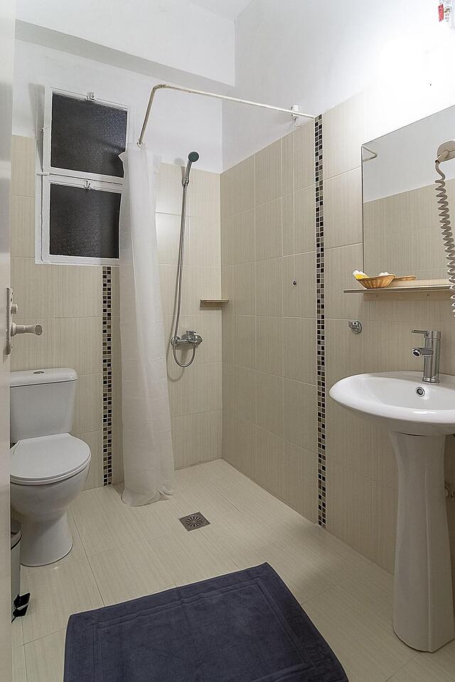 ARES ATHENS HOTEL
