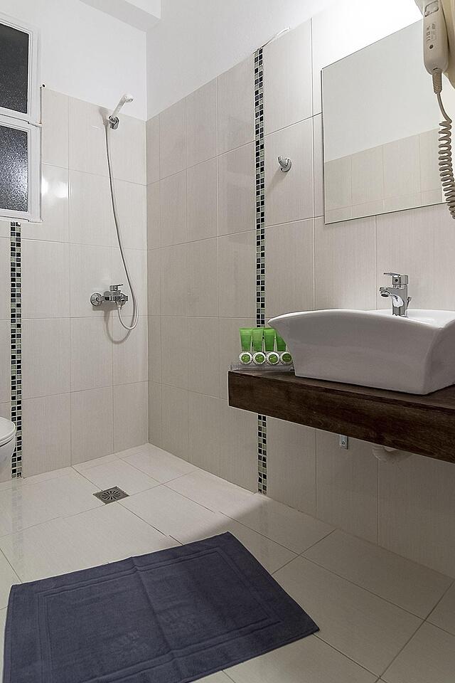 ARES ATHENS HOTEL