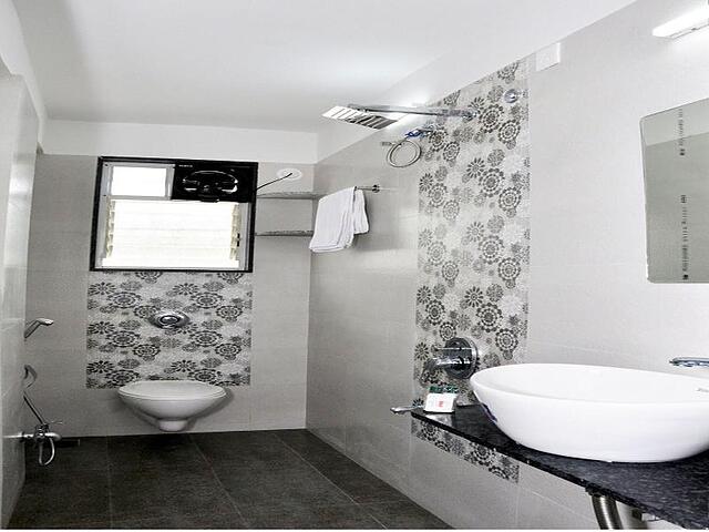 Oyo 9533 Hotel Milind Villa