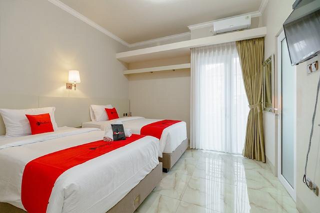 RedDoorz near Taman Makam Pahlawan Cikutra