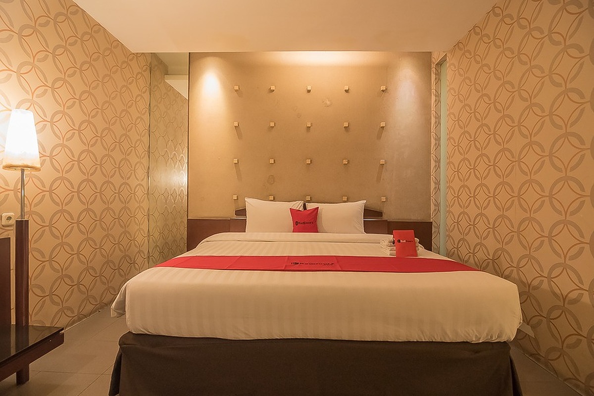 RedDoorz Plus @ Cipaganti Street 3