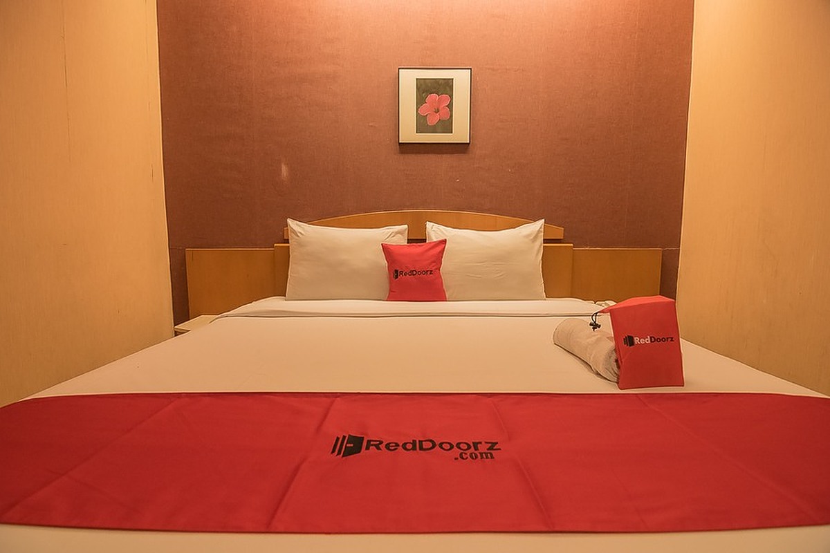 RedDoorz Plus @ Cipaganti Street 3
