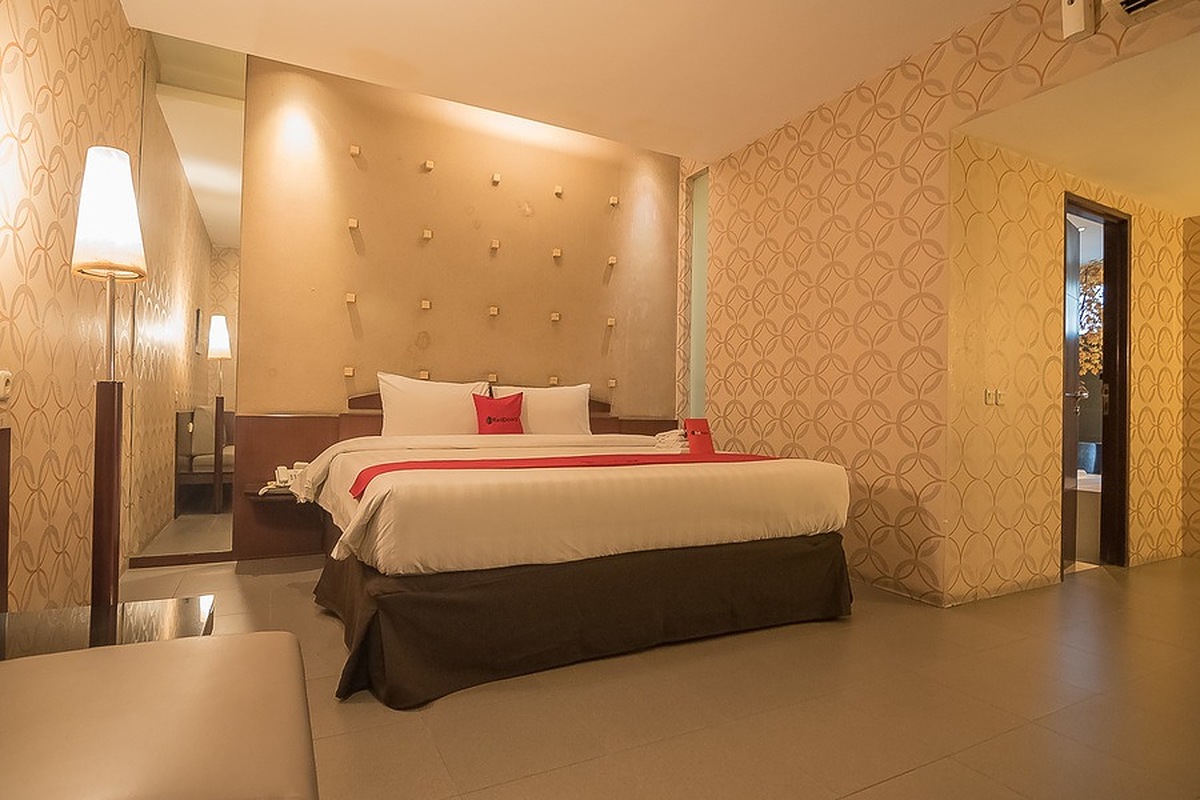 RedDoorz Plus @ Cipaganti Street 3