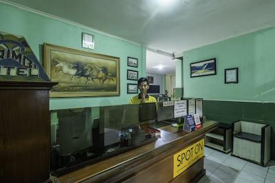 Spot On 2054 Hotel Arimbi 3