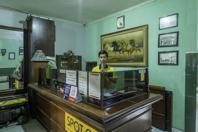 Spot On 2054 Hotel Arimbi 3