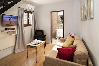 Miravida Soho Hotel Wine Bar