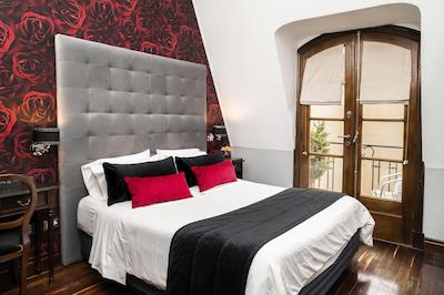 Miravida Soho Hotel Wine Bar