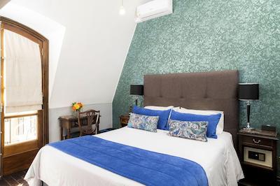 Miravida Soho Hotel Wine Bar