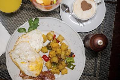 Miravida Soho Hotel Wine Bar