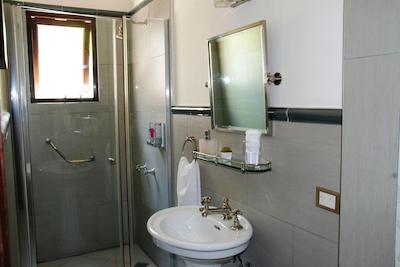 Miravida Soho Hotel Wine Bar