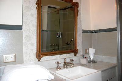 Miravida Soho Hotel Wine Bar