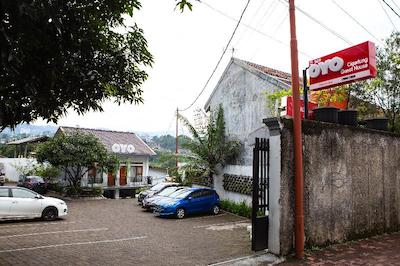 OYO 569 Cigadung Guest House