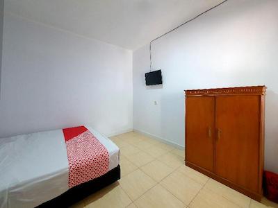 OYO 569 Cigadung Guest House