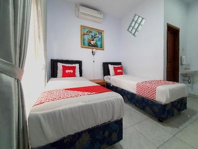 OYO 569 Cigadung Guest House