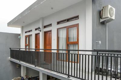 OYO 569 Cigadung Guest House