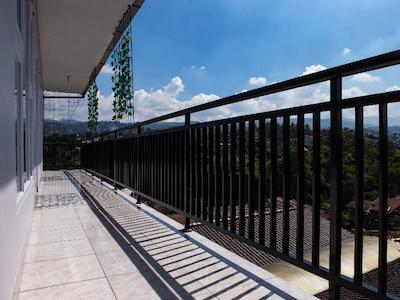 OYO 569 Cigadung Guest House