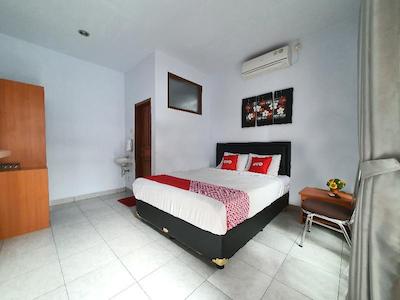 OYO 569 Cigadung Guest House