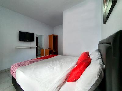 OYO 569 Cigadung Guest House