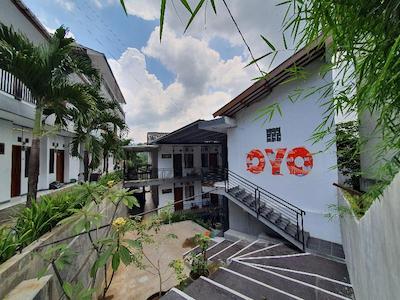 OYO 569 Cigadung Guest House