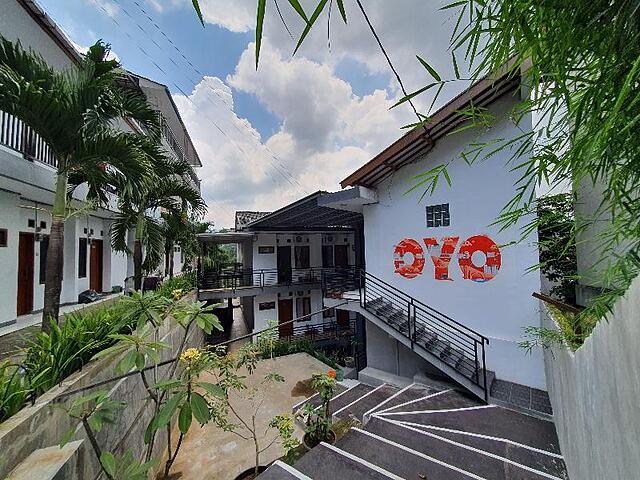 OYO 569 Cigadung Guest House