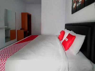 OYO 569 Cigadung Guest House