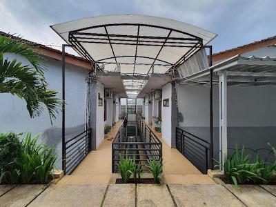 OYO 569 Cigadung Guest House