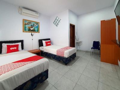 OYO 569 Cigadung Guest House