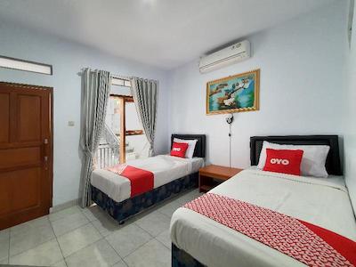 OYO 569 Cigadung Guest House