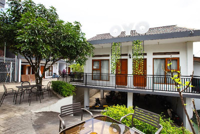 OYO 569 Cigadung Guest House
