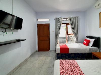 OYO 569 Cigadung Guest House