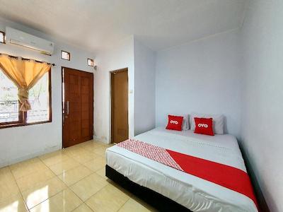 OYO 569 Cigadung Guest House