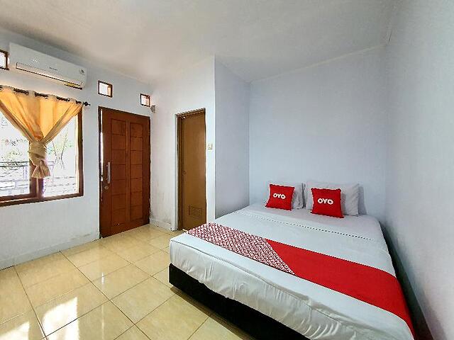 OYO 569 Cigadung Guest House