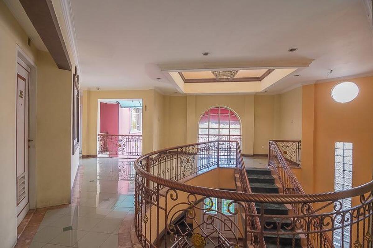 RedDoorz near Setrasari Mall 2