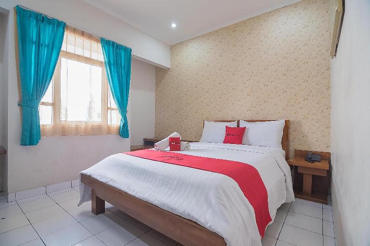 RedDoorz near Setrasari Mall 2