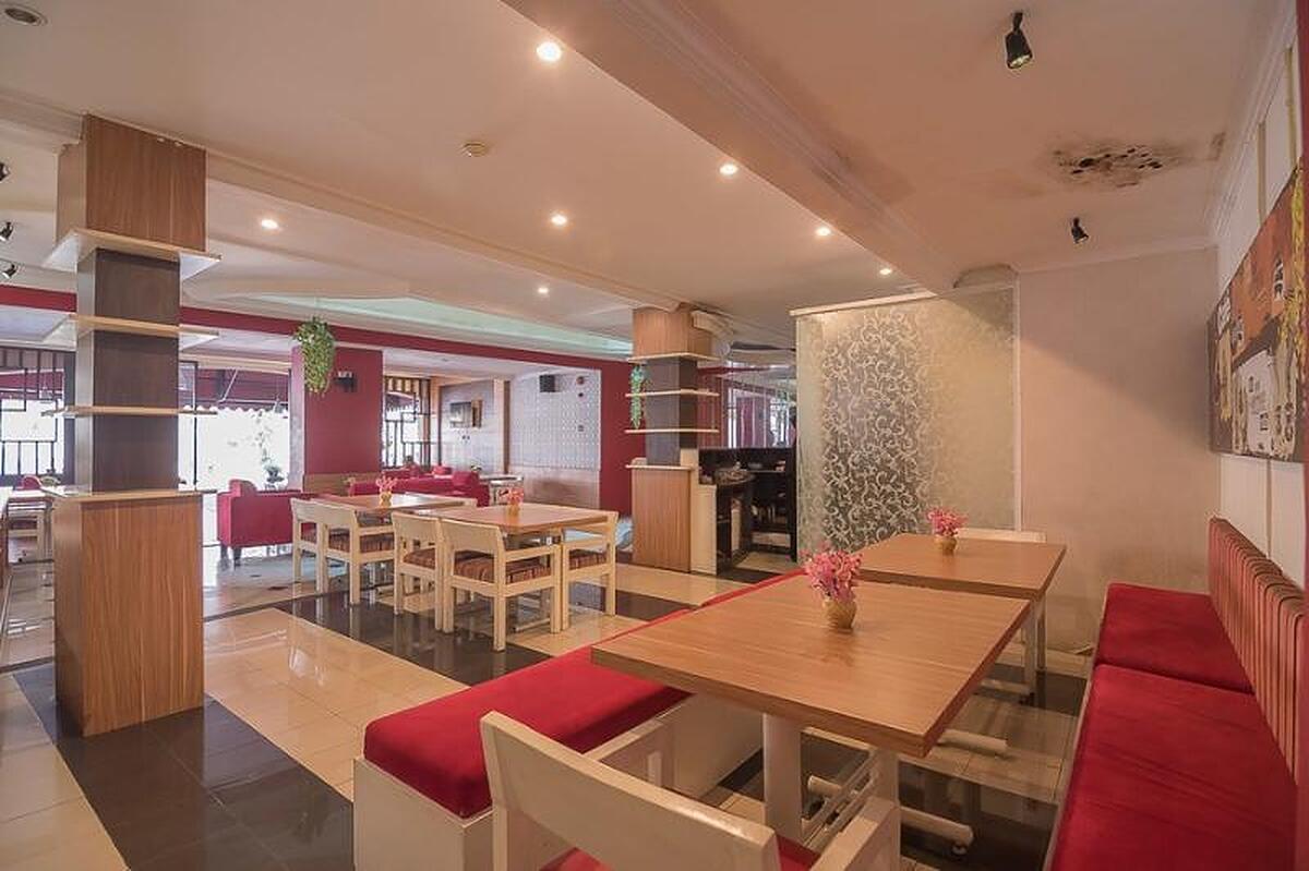 RedDoorz near Setrasari Mall 2