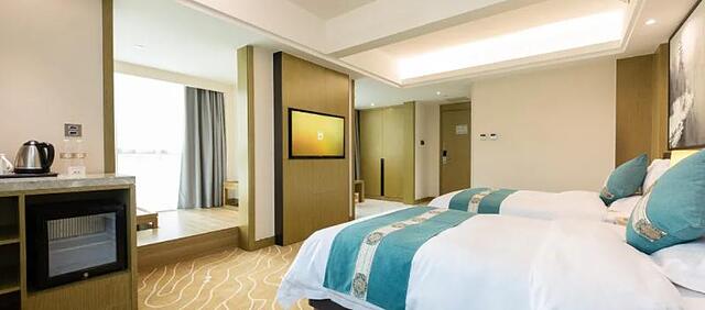 WORLD HOTEL (JINAN GAOXIN AOTI)