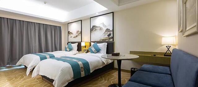 WORLD HOTEL (JINAN GAOXIN AOTI)