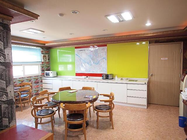 HOSTEL J STAY
