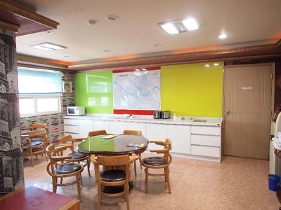 HOSTEL J STAY