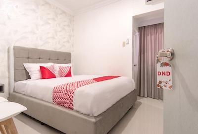 Oyo 487 Gajah Mada Hotel