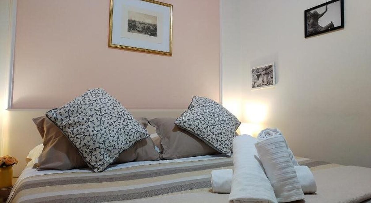 DREAMING NAVONA ROOMS