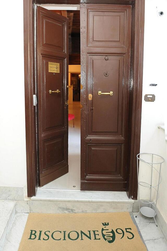 هتل گست لاورز