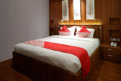 RedDoorz Premium near Centre Point Mall Medan