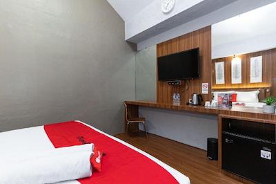 RedDoorz Premium near Centre Point Mall Medan
